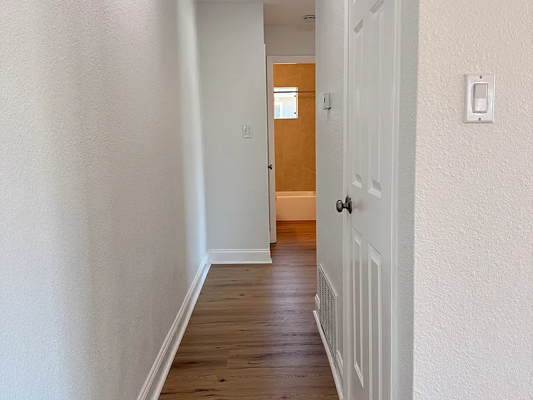 1265 Bouret Dr #4 — Photo 37