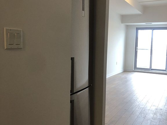 4th image of 2433 Dufferin St #615