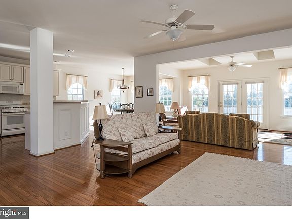 5th image of 2202 Potters Mill Cir