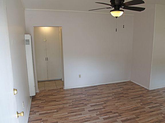 4th image of 696 Mission Dr