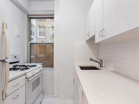 2nd image of 65 Central Park W APT 5G
