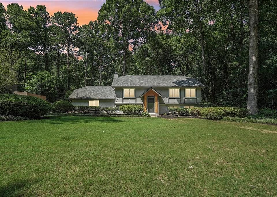 1st image of 1977 Crescent Dr
