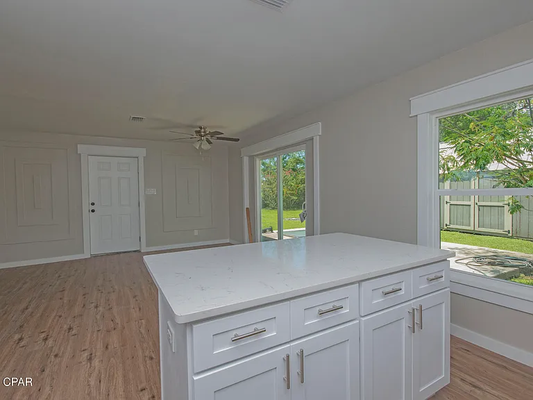 3119 W 23rd Ct — Photo 9