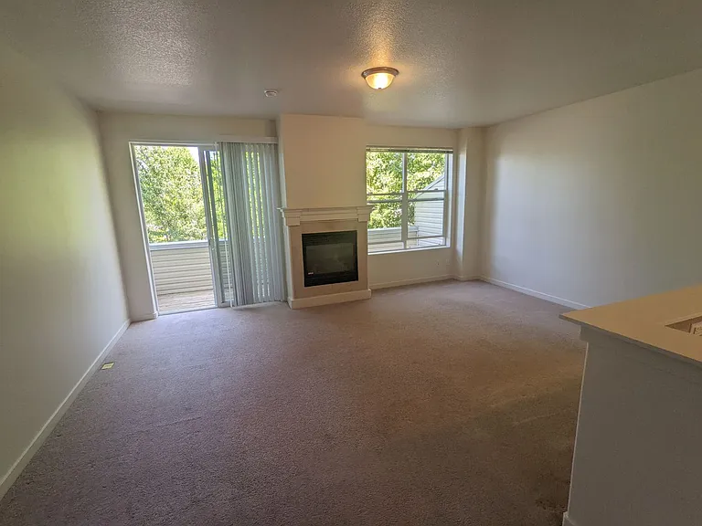 Halsey East Townhomes — Photo 11