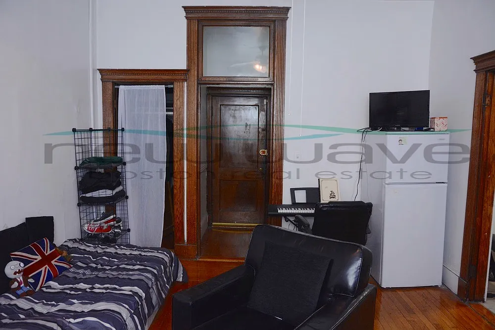 Studio, 500 sqft, $2,500 — Photo 3