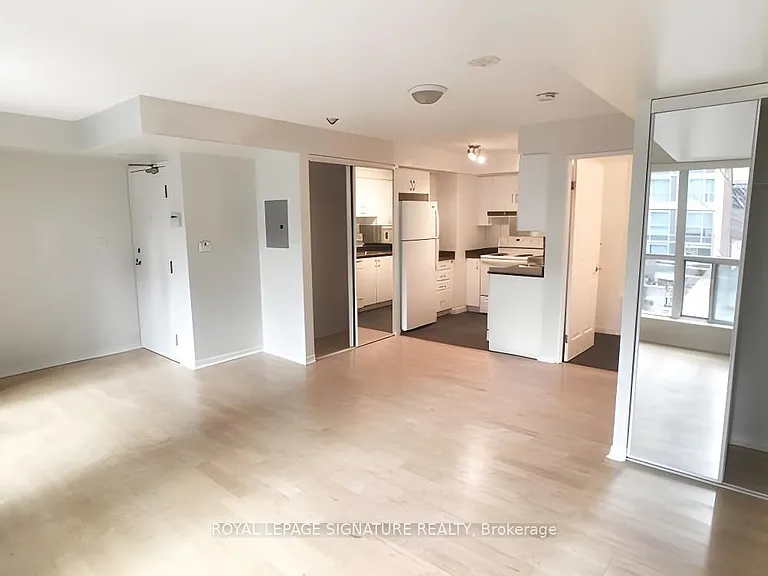 230 King St E #321 — Photo 5