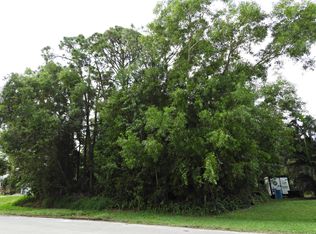 692 NE Horizon Ln, Pt Saint Lucie, FL 34953