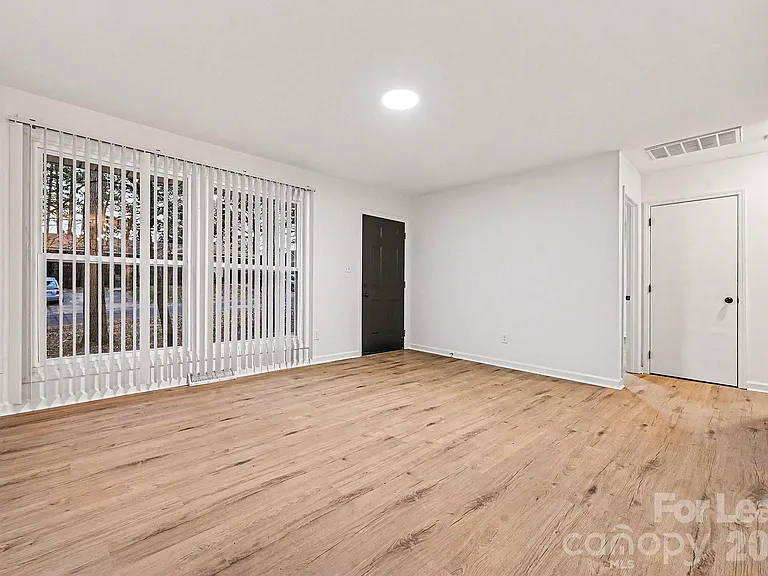 5001 Lakecrest Dr — Photo 8