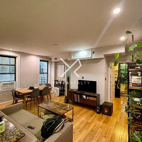 382 Montgomery St #3B — Photo 3