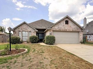 402 Silver Oaks Cir, Haughton, LA 71037