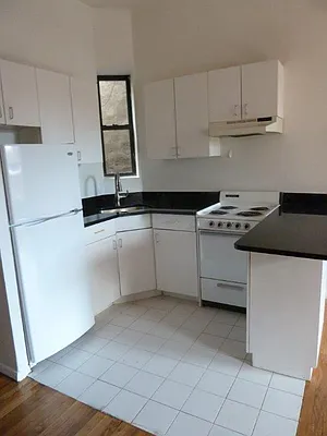 Rented by Chartwell Manhattan Realty | media 20