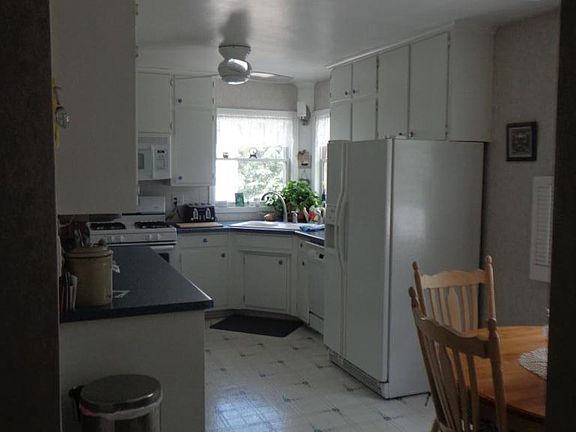 5th image of 8289 20th Ave