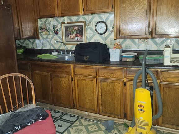 3rd image of 610 Pleasanton Rd.