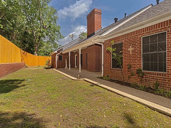5th image of 303 Canterbury Ct