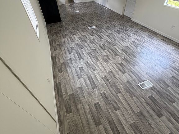4th image of 301 Watkins St