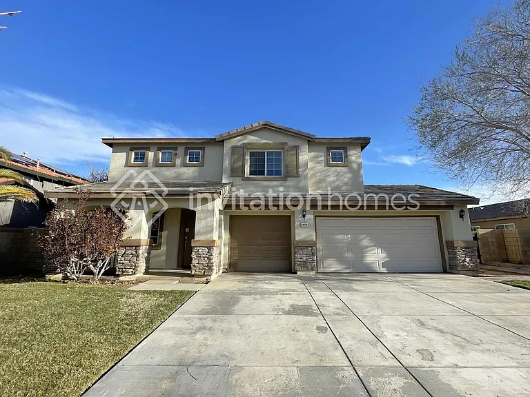 1529 Granville Way — Photo 1