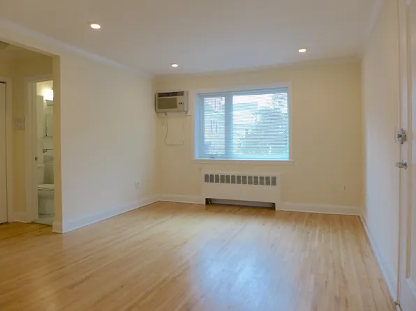 31 Alton Pl, Brookline, MA 02446