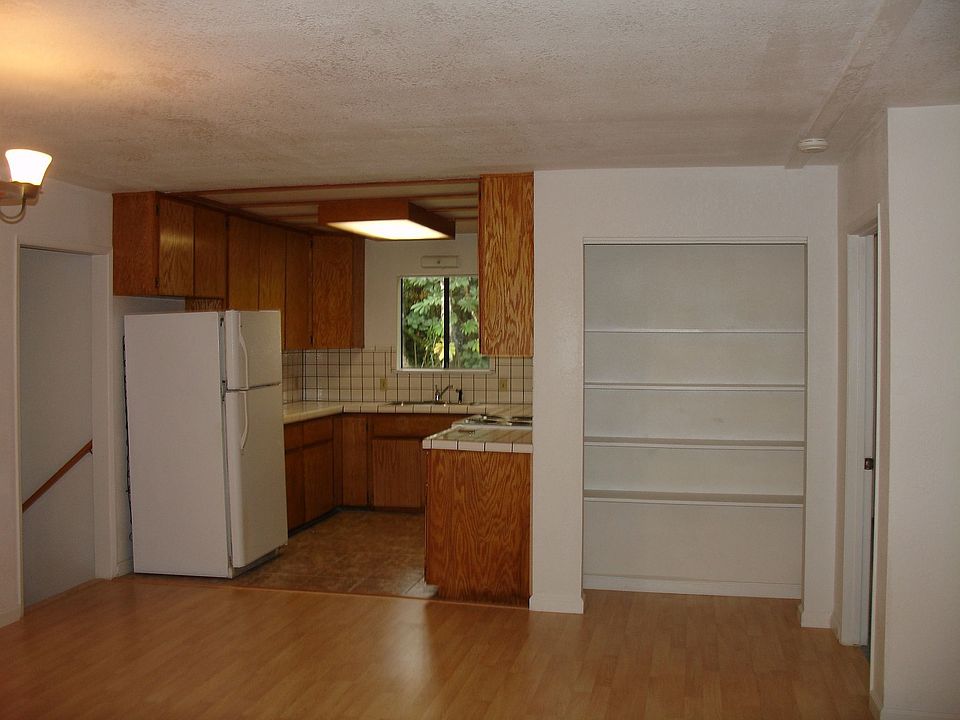 Dining room looking into kitchen
