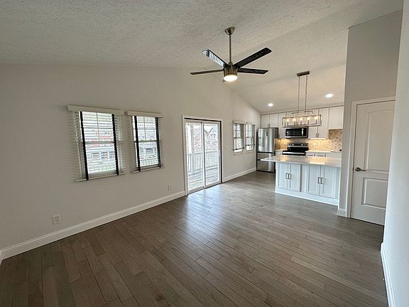 3rd image of 1726 Summit St #1728