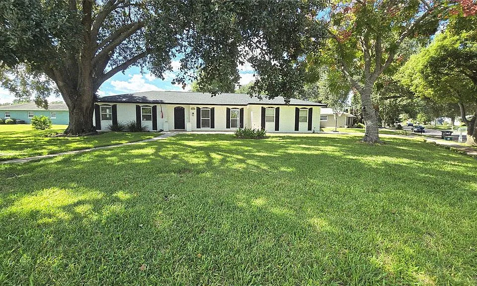 324 Westchester Dr