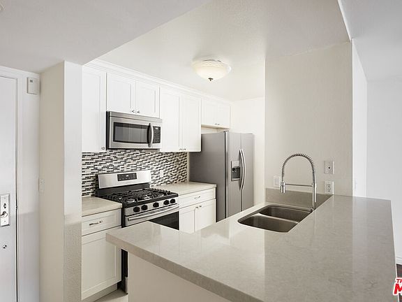 2nd image of 909 N Croft Ave APT 204