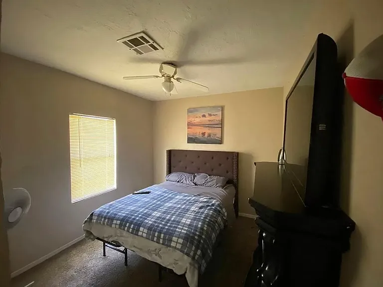 1225 SW 25th Pl — Photo 6