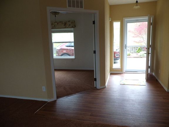 4th image of 128 Comfort Ct