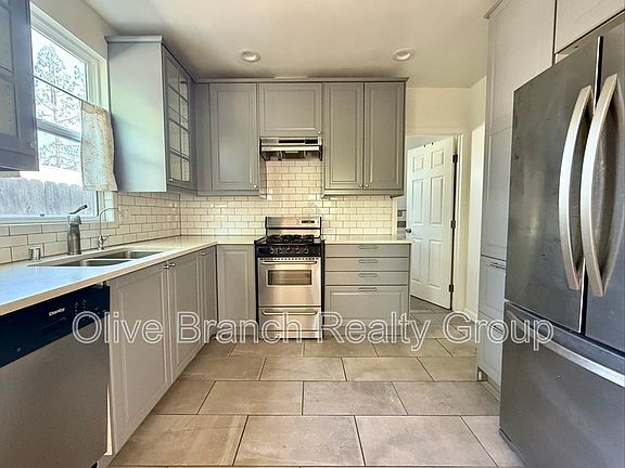5th image of 634 N Hill Ave