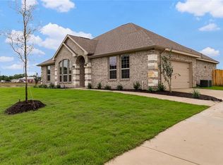 900 Royse Ridge Rd, Ennis, TX 75119