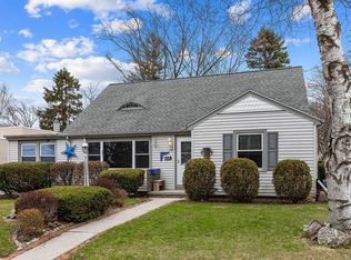 1015 Dewey St, Manitowoc, WI 54220