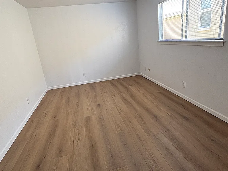 230 Park Ave #3 — Photo 9