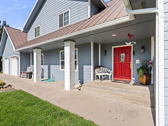 3rd image of 44220 Cowboy Hill Ln