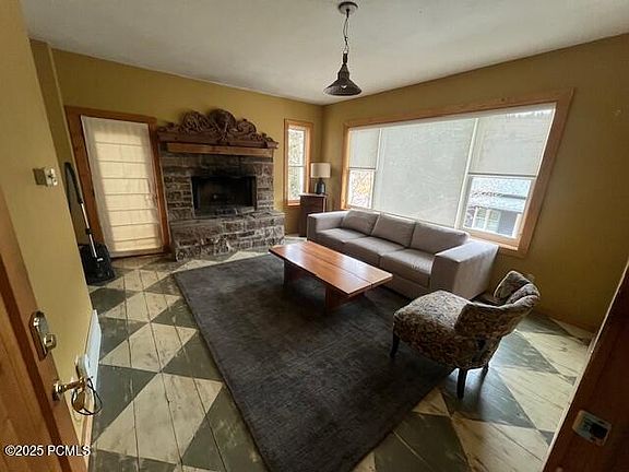 3rd image of 68 King Rd