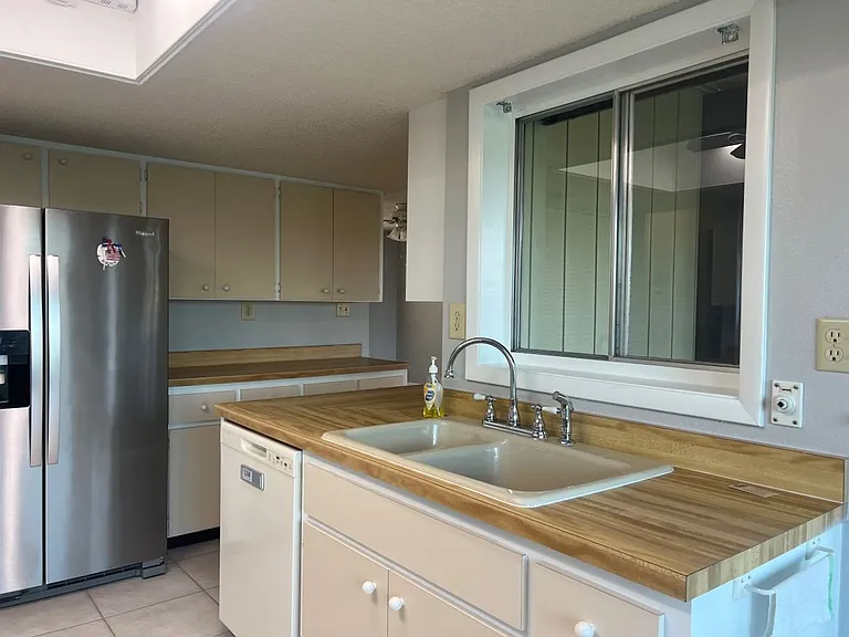 1240 Lucaya Ave — Photo 12