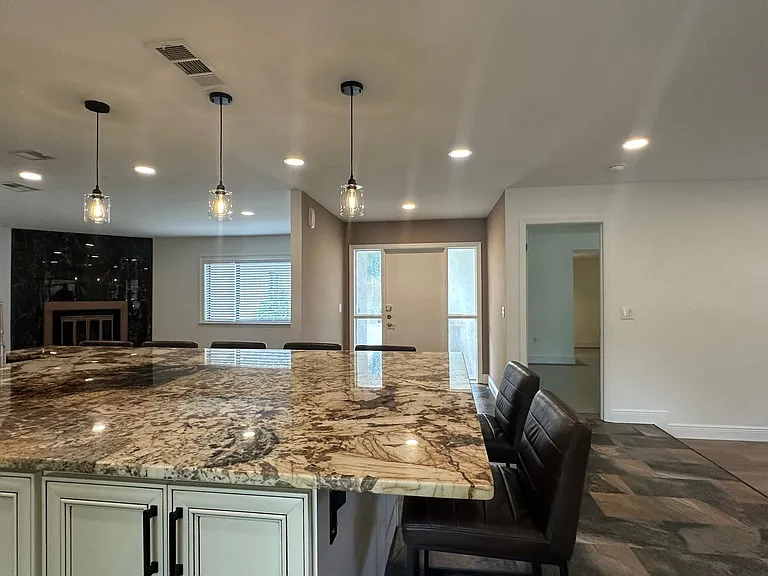 616 Iris St — Photo 11