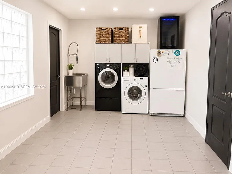 4611 SW 82nd Ct — Photo 8