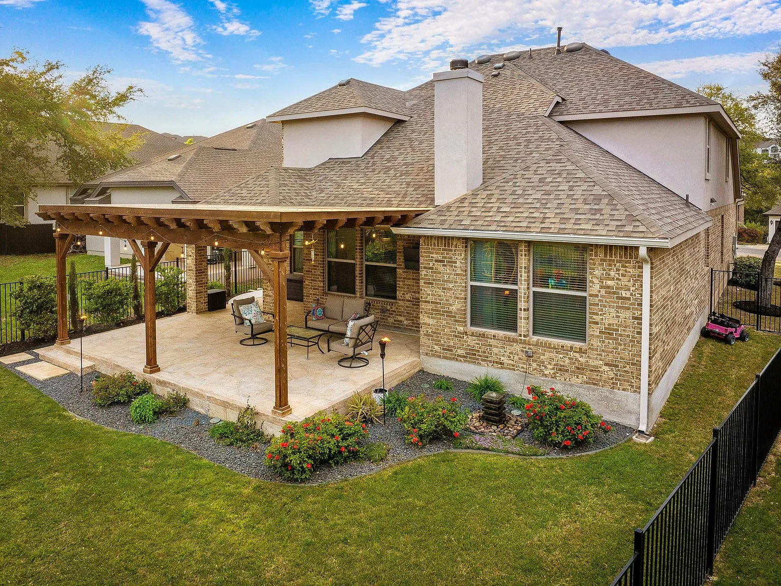 4 bed, 3.0 bath, 2920 sqft, $3,400 — Photo 1