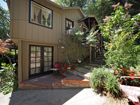 2742 N Fitch Mountain Road, Healdsburg, CA 95448