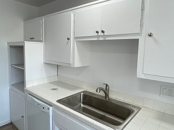 4th image of 1675 Amberwood Dr #927560139