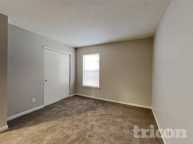 10428 Kensington Way — Photo 12