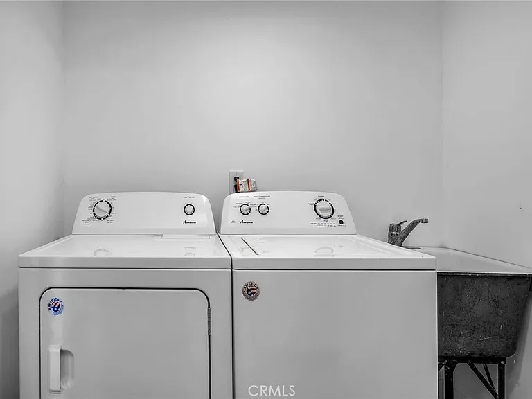 1531 Wellesley Ave — Photo 22