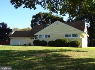 43 Spinythorn Rd, Levittown, PA 19056