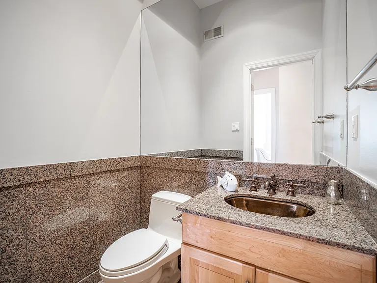 709 Copeland St — Photo 18