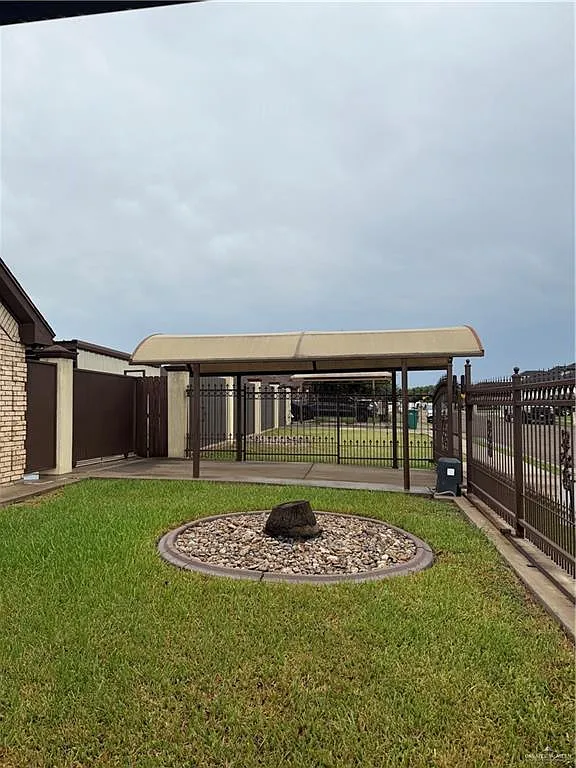 3 bed, 2.0 bath, 1197 sqft, $1,800 — Photo 2