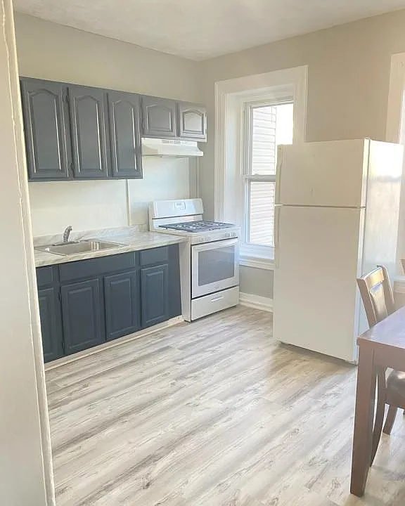215 S 5th St #2R