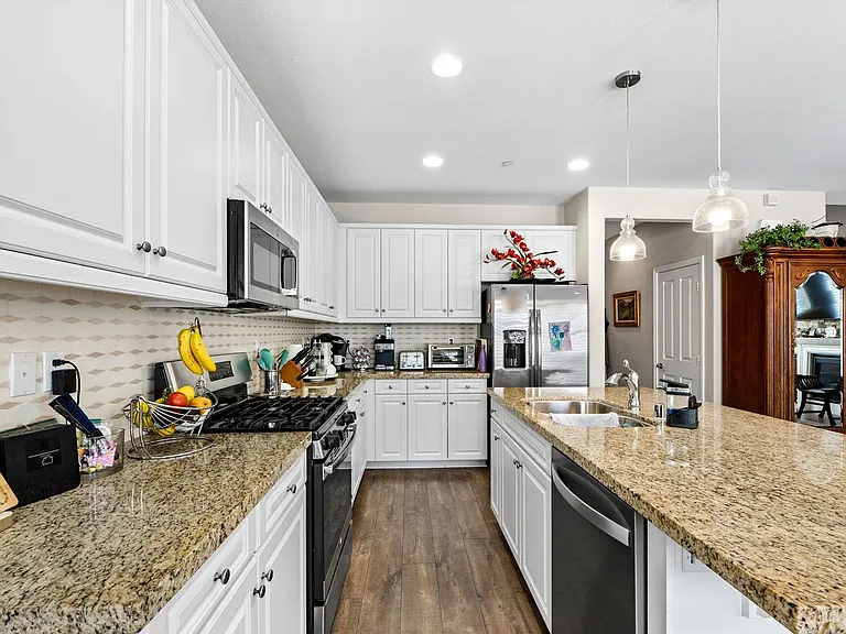 2073 White Alder Ln — Photo 6