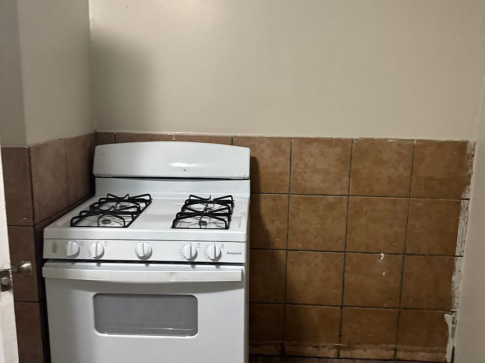 1st image of 7221 Clark Ave #3