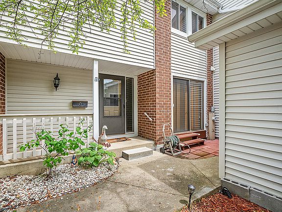 2nd image of 30W380 Oakmont Dr
