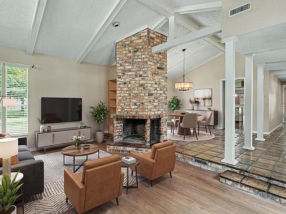 4th image of 2301 Longwood Dr