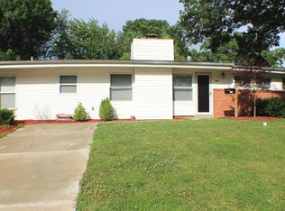 380 Countryside Dr, Florissant, MO 63033